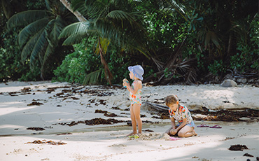 Kinder Seychellen Baden Strand