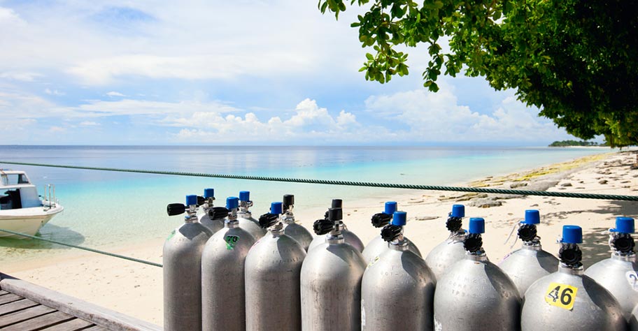 Tauchen Seychellen Ausrüstung Sauerstoff Flaschen